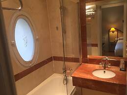 Hôtel Suites Unic Renoir Saint Germain