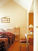 Hôtel Suites Unic Renoir Saint Germain
