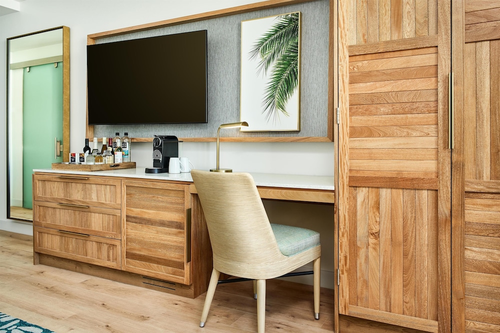 Faro Blanco Resort Marathon Florida Keys, Curio by Hilton