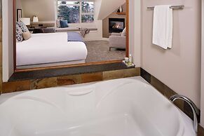 Chrysalis Inn & Spa Bellingham, Curio Collection by Hilton
