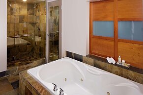 Chrysalis Inn & Spa Bellingham, Curio Collection by Hilton
