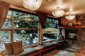 Chrysalis Inn & Spa Bellingham, Curio Collection by Hilton