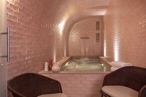 Le Petit Oberkampf Hotel & Spa