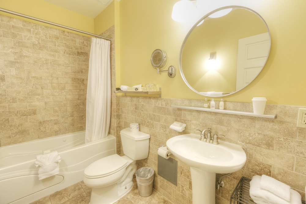 Montvale Hotel