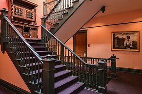 Montvale Hotel