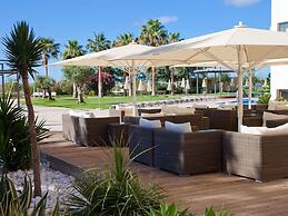 Ozadi Altura Beach Resort