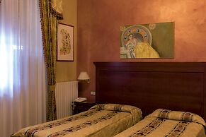Hotel Joli
