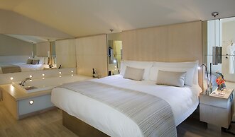 Cram Hotel