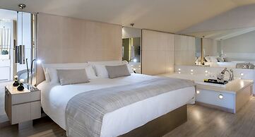 Cram Hotel