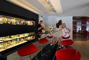 Cram Hotel
