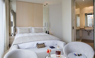 Cram Hotel