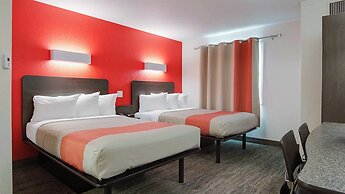 Motel 6 Saskatoon, SK