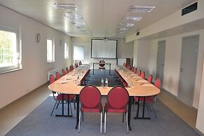 Ibis Styles Charleroi Airport Aero44