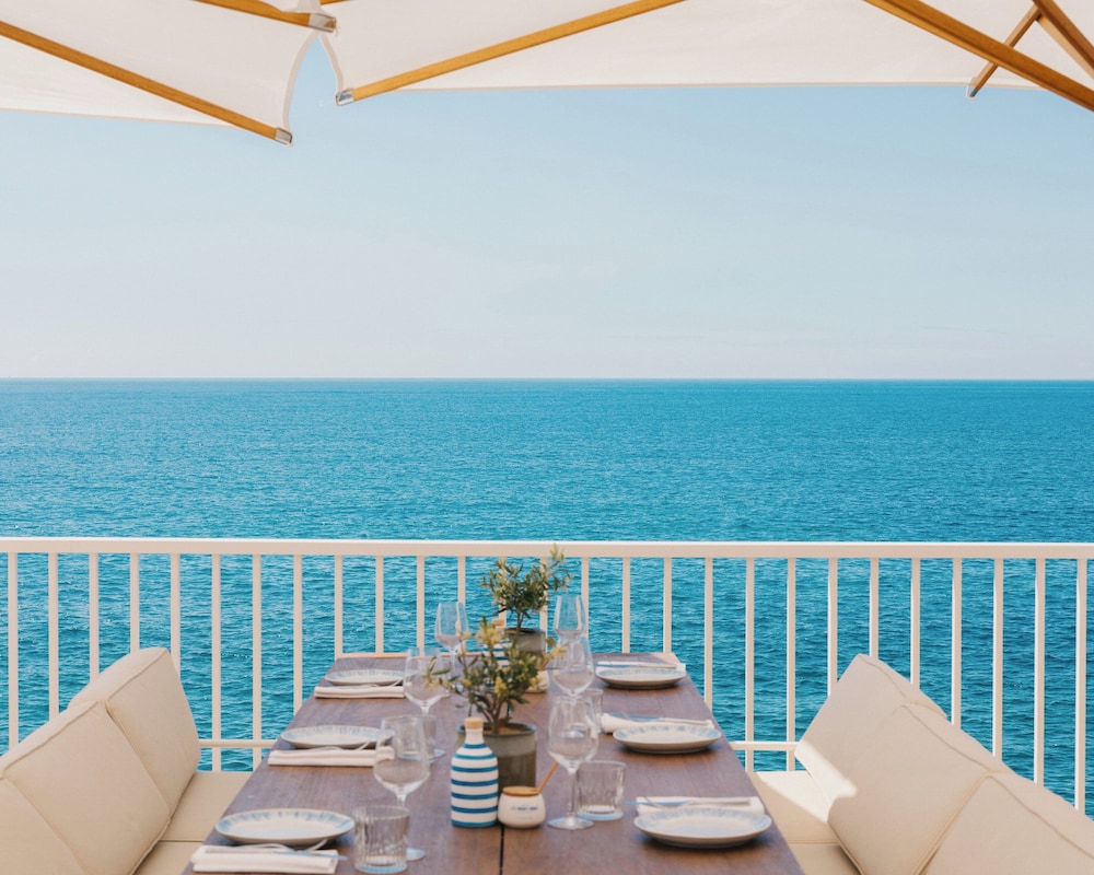 Les Roches Rouges, a Beaumier hotel