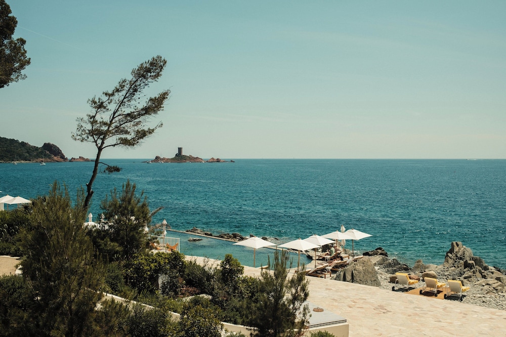 Les Roches Rouges, a Beaumier hotel