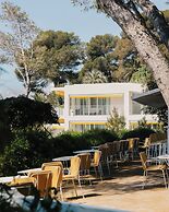 Les Roches Rouges, a Beaumier hotel