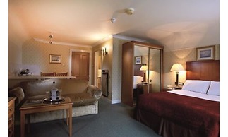 Elmers Court Hotel