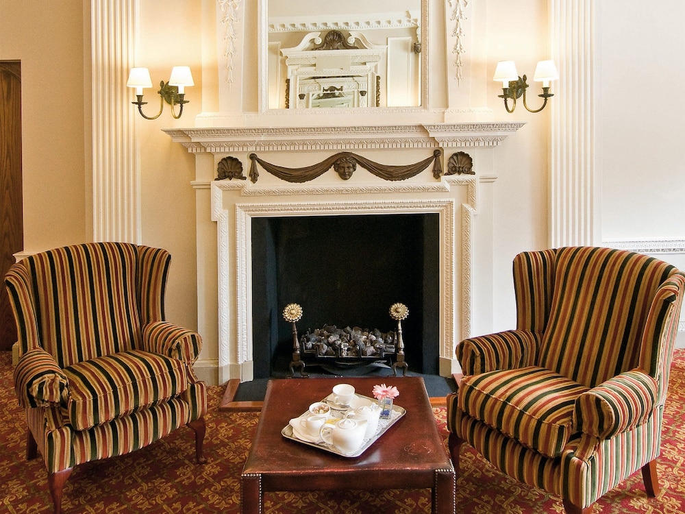 Elmers Court Hotel