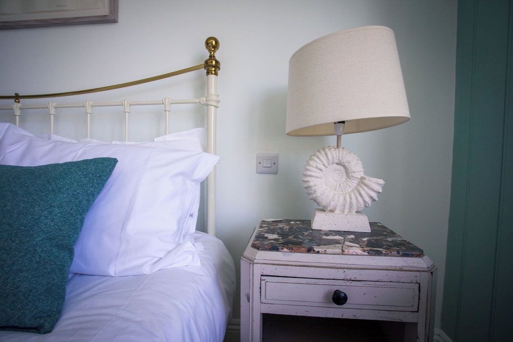 Lulworth Cove Inn