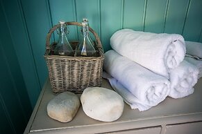 Lulworth Cove Inn