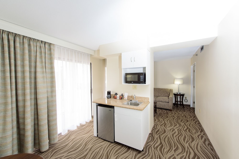 The Breakers Hotel & Suites