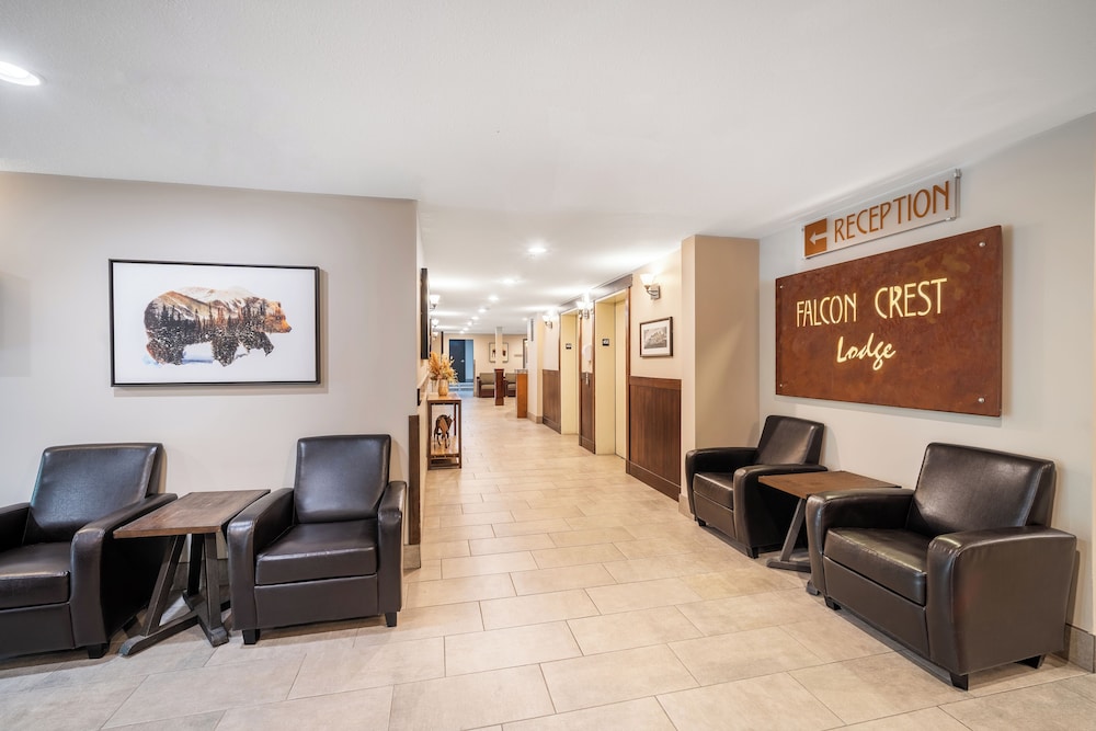 Falcon Crest Lodge by CLIQUE