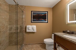 Falcon Crest Lodge by CLIQUE