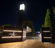 Black Hotel