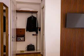 Black Hotel