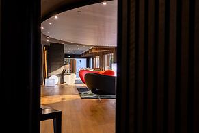 Black Hotel