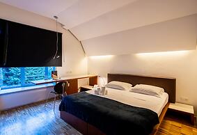 Black Hotel