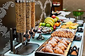 Friday Hotel
