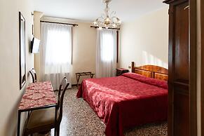 Tivoli Hotel