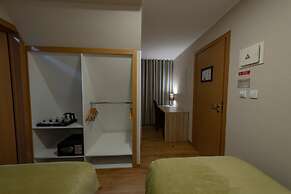 Dinya Lisbon Hotel
