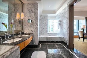 The Ritz-Carlton Jakarta, Mega Kuningan