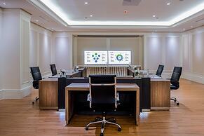 The Ritz-Carlton Jakarta, Mega Kuningan