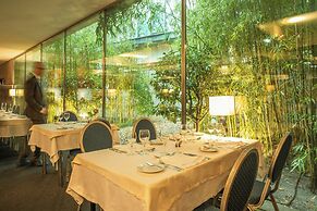 VIP Executive Art's Hotel