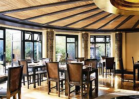 Careys Manor & Senspa
