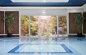Careys Manor & Senspa