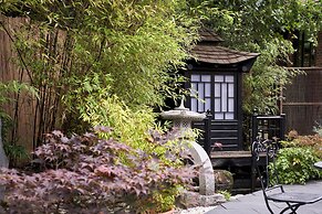 Careys Manor & Senspa