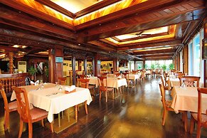 Airai Water Paradise Hotel & Spa