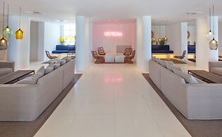 HM Tropical Hotel