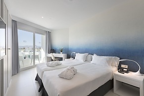 HM Tropical Hotel