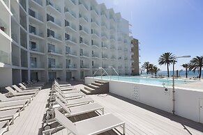 HM Tropical Hotel