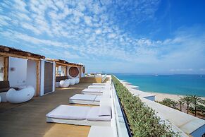 HM Tropical Hotel