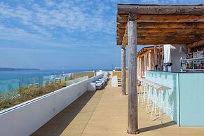 HM Tropical Hotel