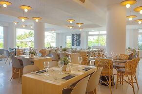 HM Tropical Hotel