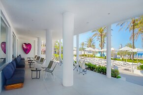 HM Tropical Hotel
