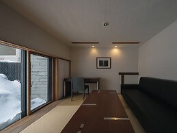 OTARU RETREAT by Onko Chishin