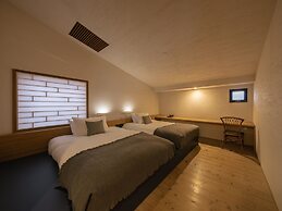 OTARU RETREAT by Onko Chishin